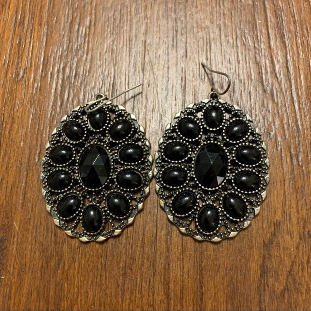 ($7) Large Black Boutique Earrings